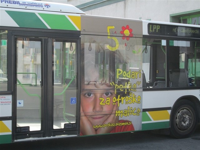 Trženje na mestnem avtobusu LPP Oblikovanje plakata za avtobus