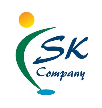 Logotip podjetja SK Company s stilizirano zeleno, rumeno in modro človeško figuro ob temno modrem napisu.